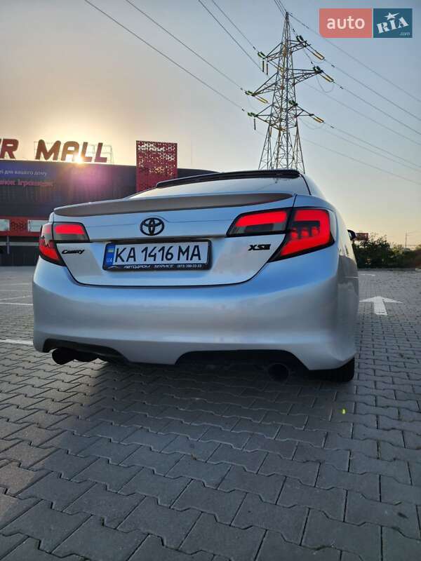 Седан Toyota Camry 2014 в Киеве