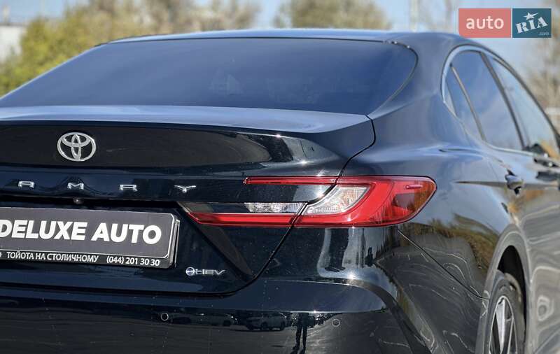 Седан Toyota Camry 2024 в Киеве