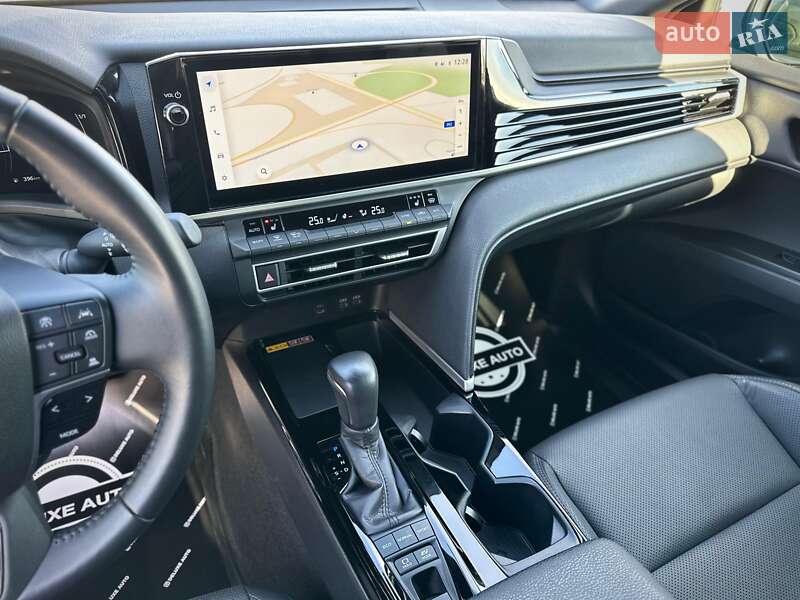 Седан Toyota Camry 2024 в Киеве