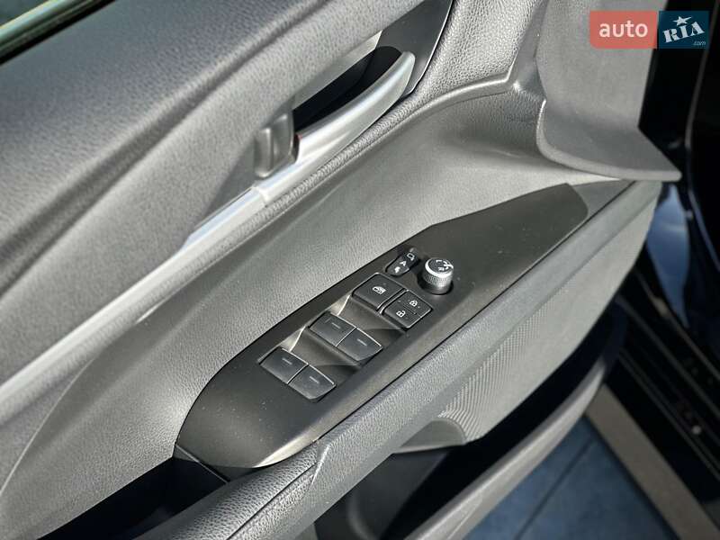 Седан Toyota Camry 2024 в Киеве