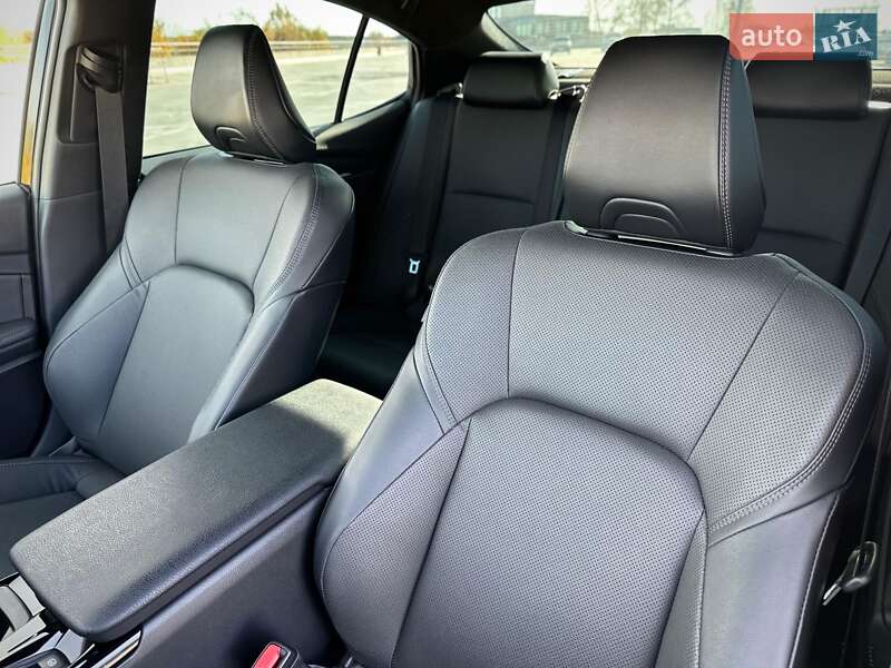 Седан Toyota Camry 2024 в Киеве