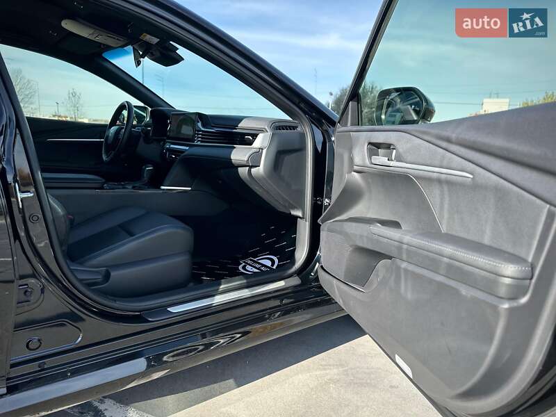 Седан Toyota Camry 2024 в Киеве