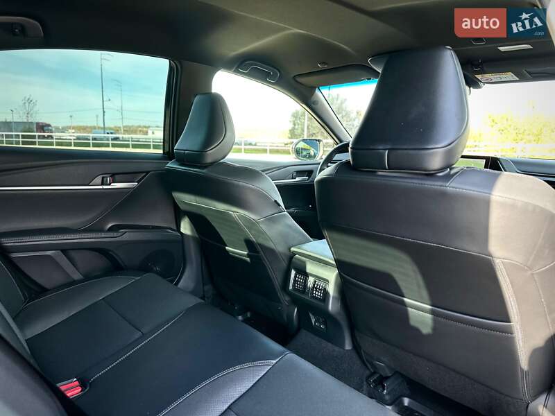 Седан Toyota Camry 2024 в Киеве