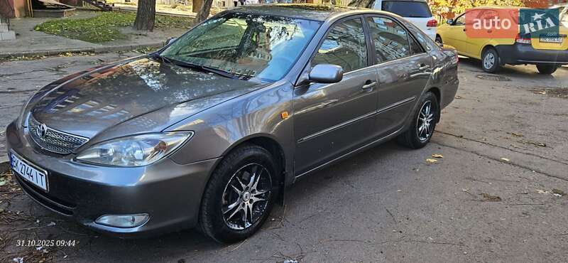 Седан Toyota Camry 2003 в Рівному