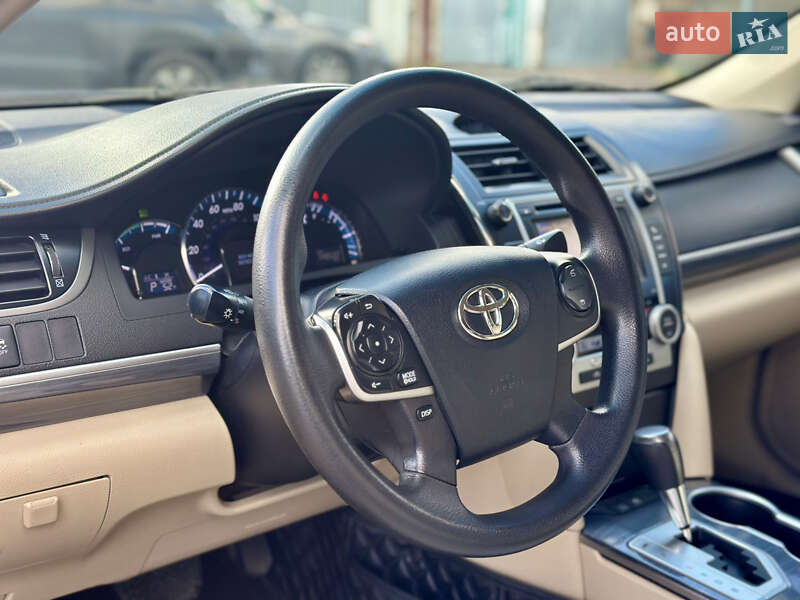 Седан Toyota Camry 2013 в Киеве фото 10 Седан Toyota Camry 2013 в Киеве