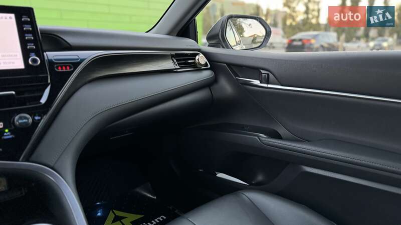 Седан Toyota Camry 2021 в Киеве