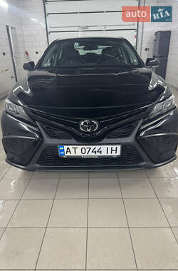 Седан Toyota Camry 2023 в Івано-Франківську