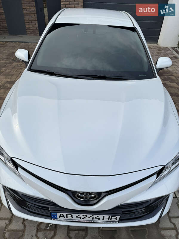 Седан Toyota Camry 2017 в Чернівцях