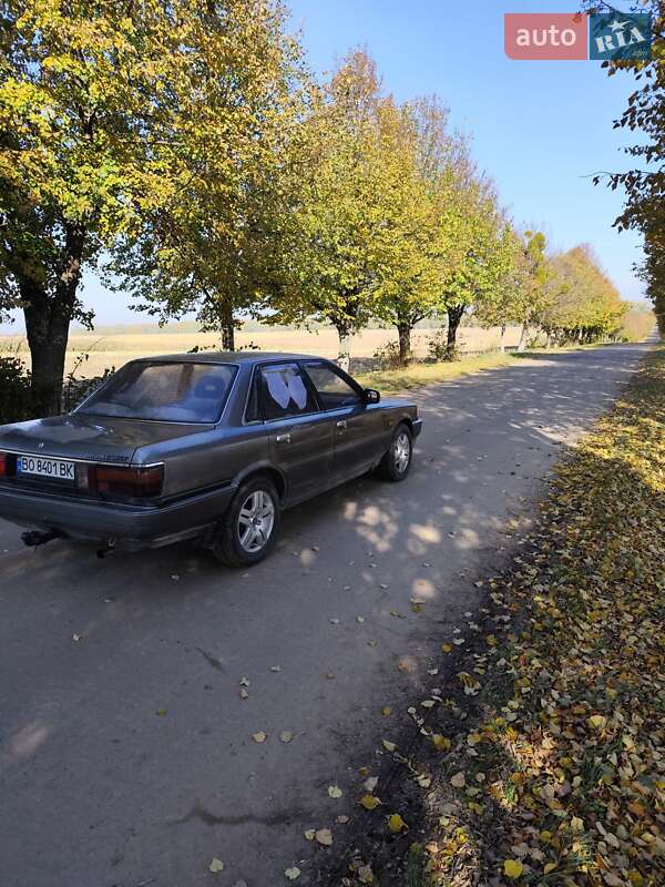 Седан Toyota Camry 1989 в Рівному