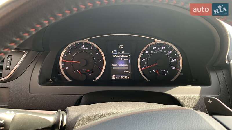 Седан Toyota Camry 2015 в Харкові