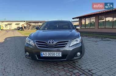 Седан Toyota Camry 2010 в Иршаве