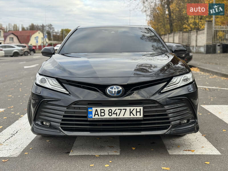 Седан Toyota Camry 2023 в Виннице