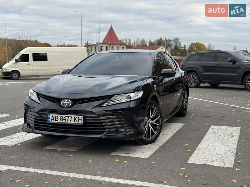 Седан Toyota Camry 2023 в Виннице