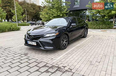 Седан Toyota Camry 2022 в Рівному