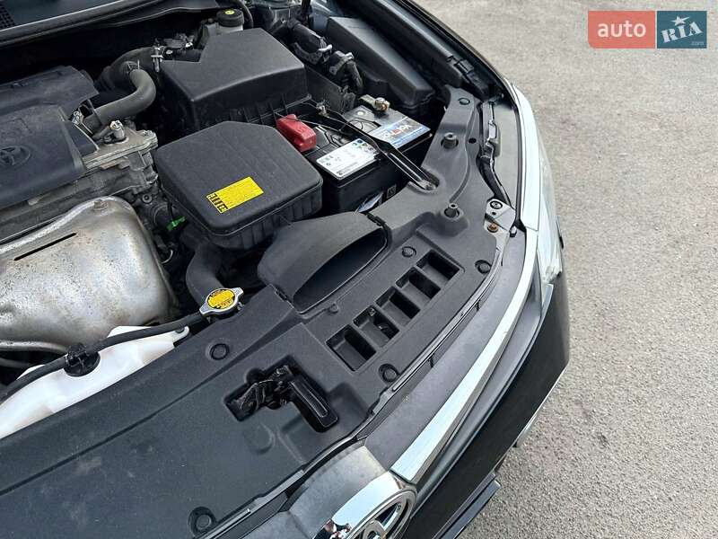 Седан Toyota Camry 2015 в Киеве