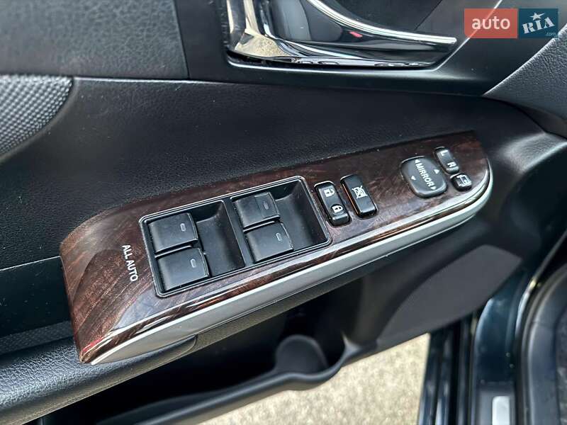 Седан Toyota Camry 2015 в Киеве
