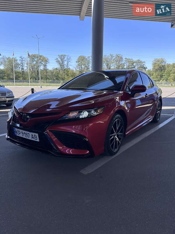 Седан Toyota Camry 2021 в Запорожье