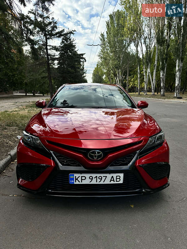 Седан Toyota Camry 2021 в Запорожье