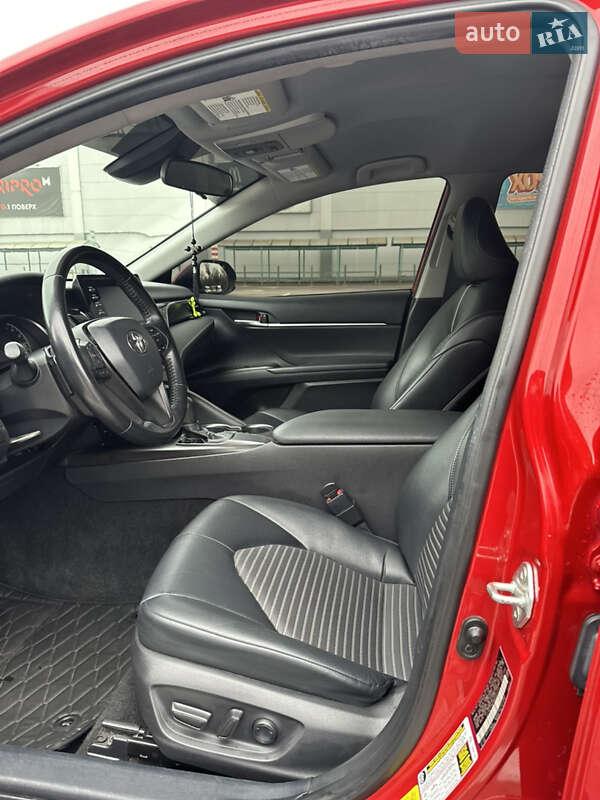 Седан Toyota Camry 2021 в Запорожье