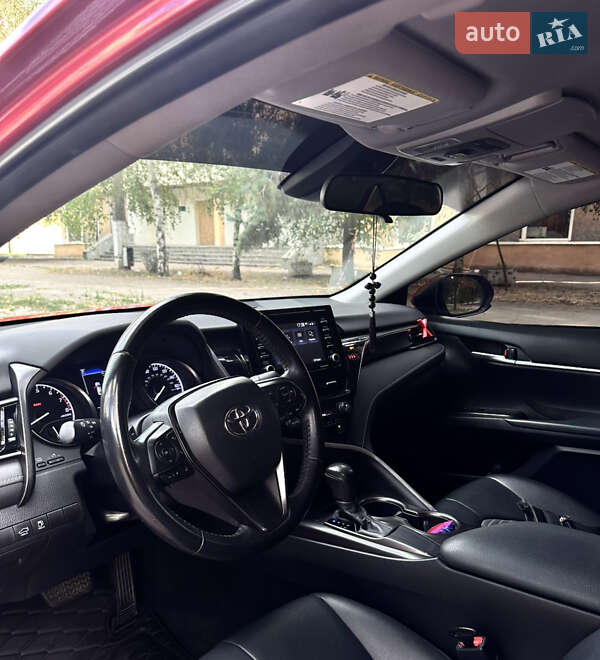 Седан Toyota Camry 2021 в Запорожье