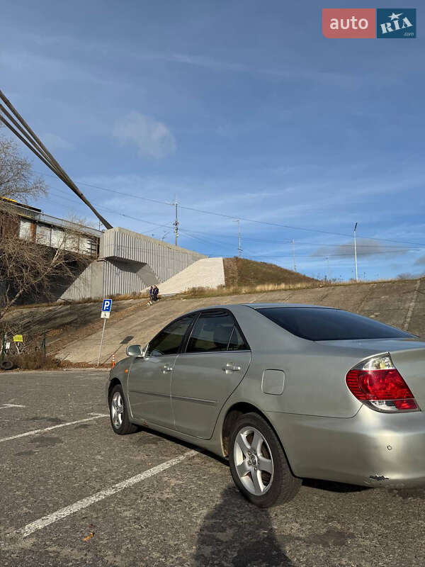 Седан Toyota Camry 2005 в Киеве