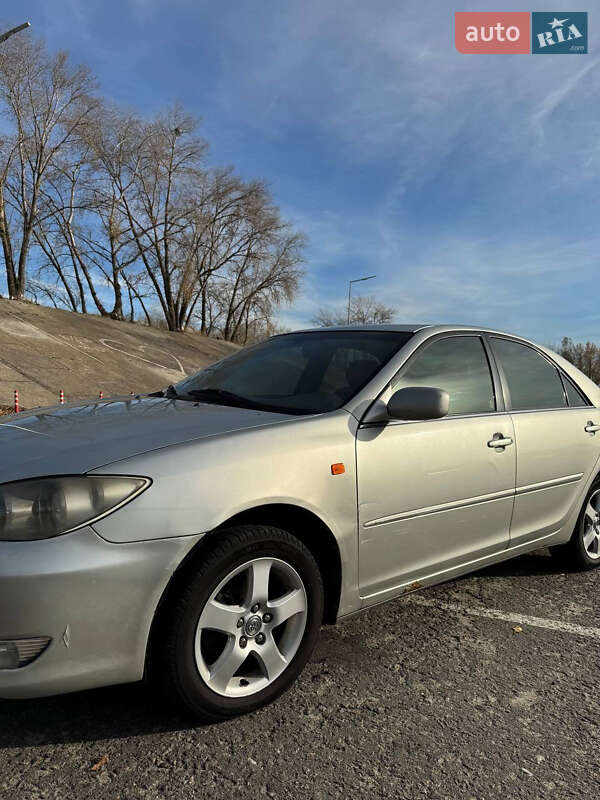 Седан Toyota Camry 2005 в Киеве