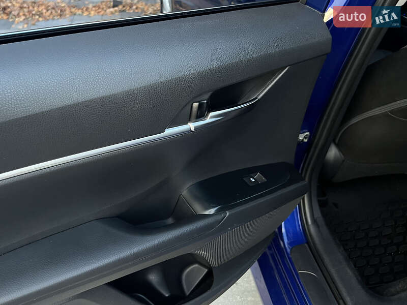 Седан Toyota Camry 2018 в Киеве