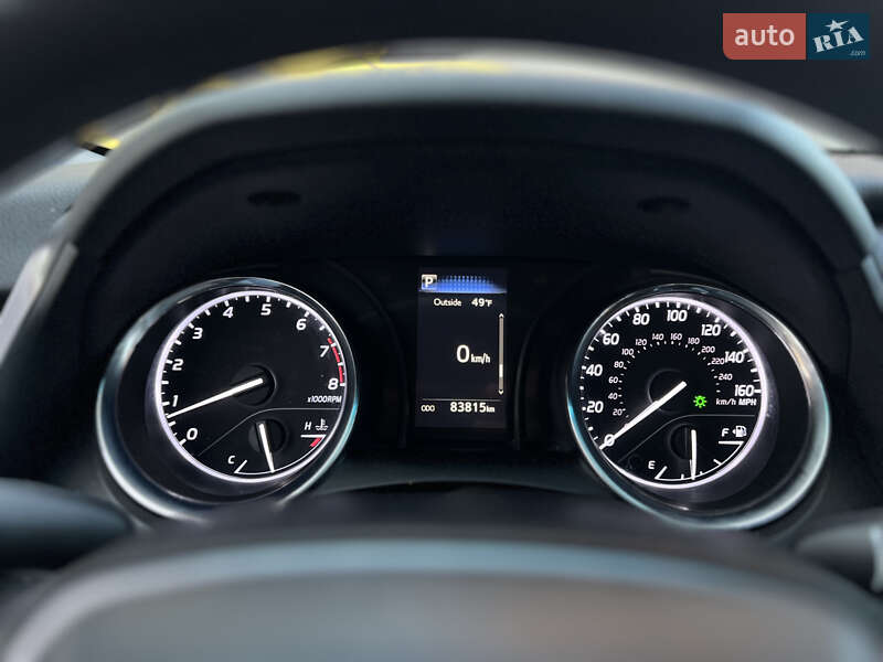 Седан Toyota Camry 2018 в Киеве