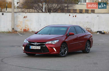 Седан Toyota Camry 2016 в Киеве