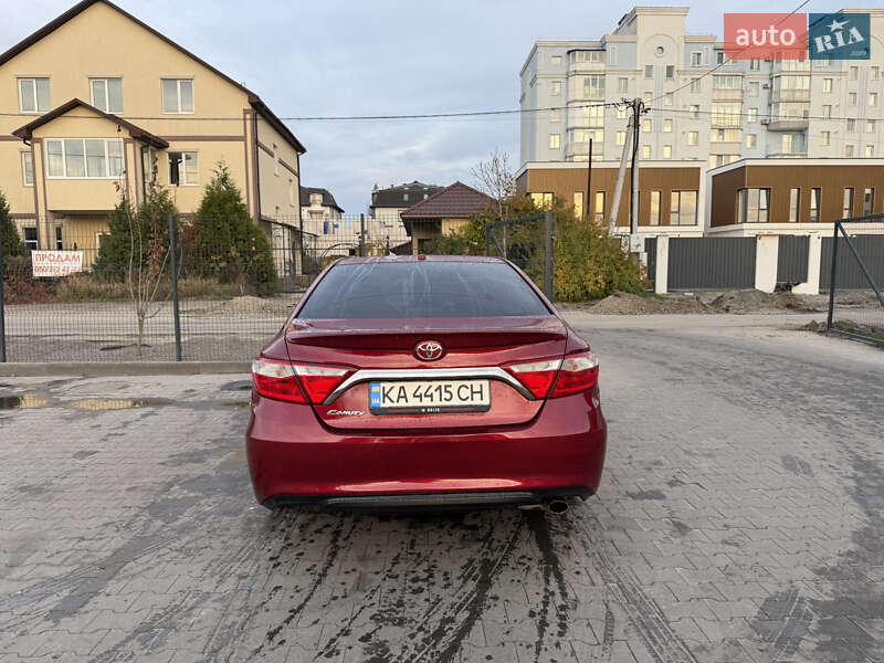 Седан Toyota Camry 2016 в Киеве