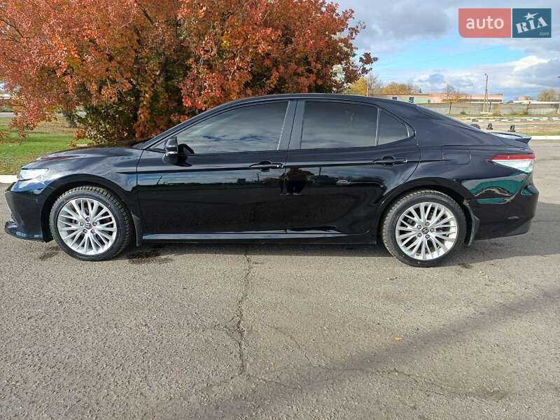 Седан Toyota Camry 2020 в Павлограде