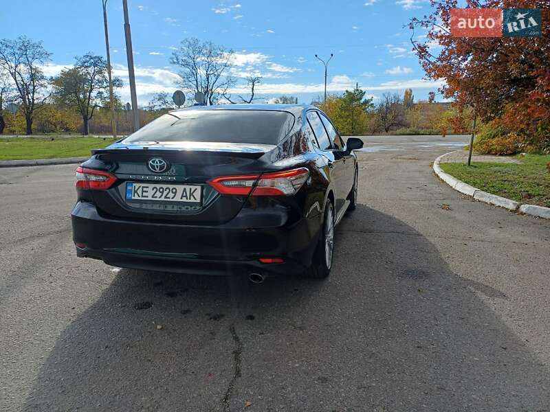 Седан Toyota Camry 2020 в Павлограде