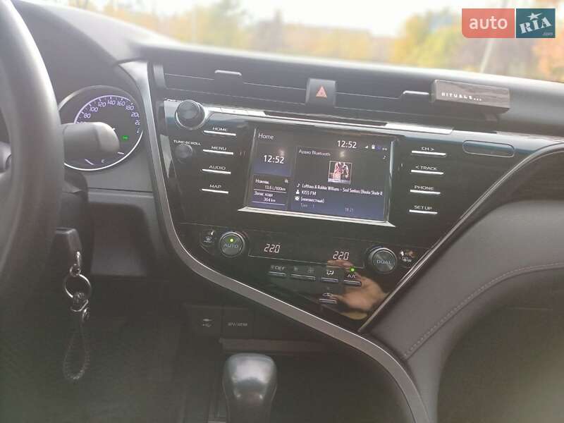 Седан Toyota Camry 2020 в Павлограде