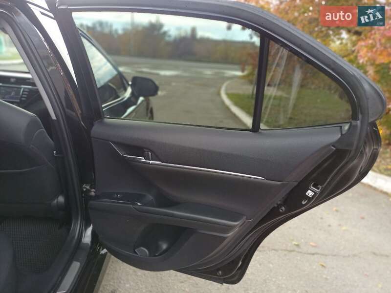 Седан Toyota Camry 2020 в Павлограде