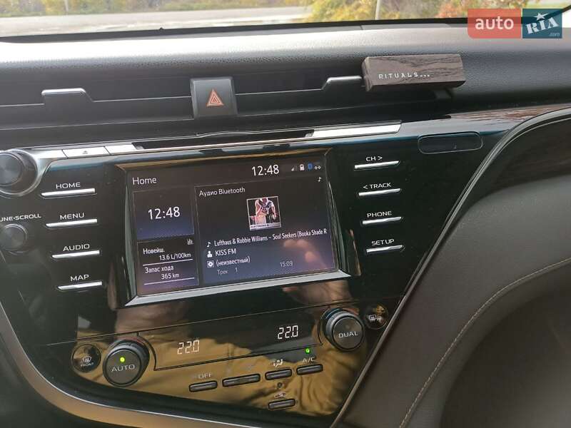 Седан Toyota Camry 2020 в Павлограде