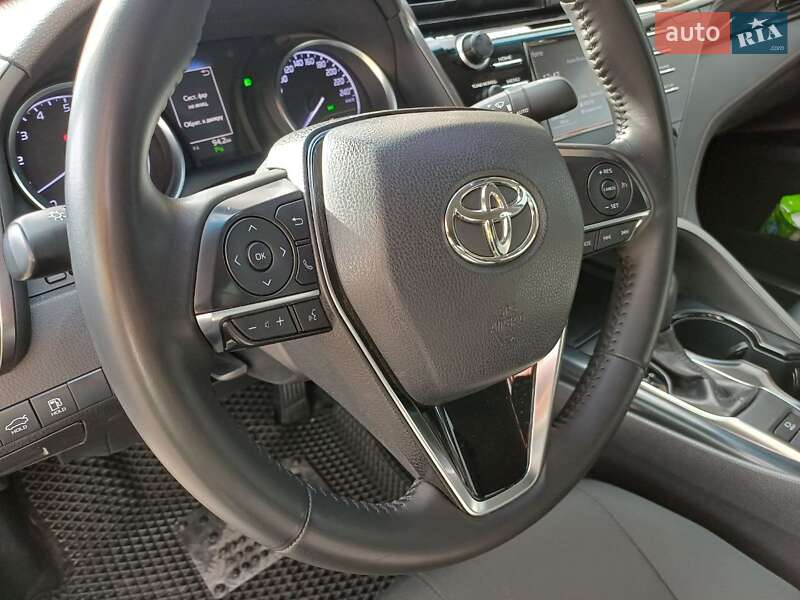 Седан Toyota Camry 2020 в Павлограде