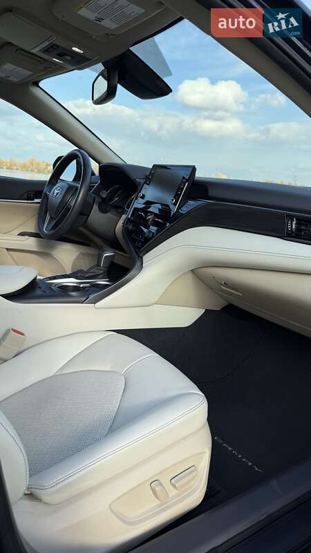 Седан Toyota Camry 2021 в Днепре