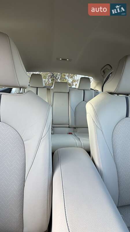 Седан Toyota Camry 2021 в Днепре