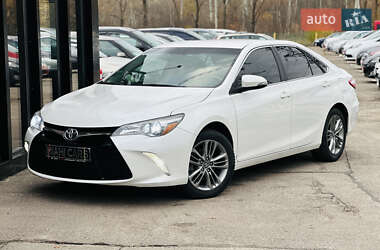Седан Toyota Camry 2017 в Харкові