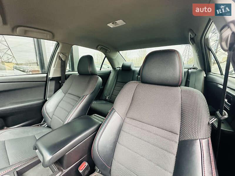 Седан Toyota Camry 2017 в Харькове