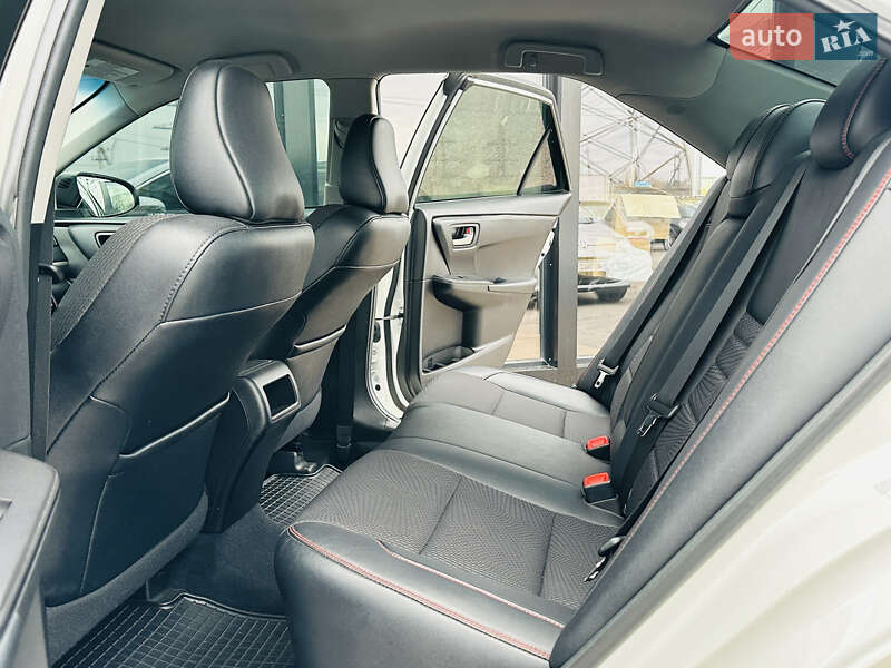 Седан Toyota Camry 2017 в Харькове