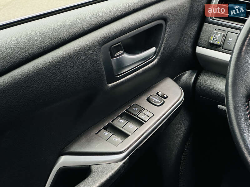 Седан Toyota Camry 2017 в Харькове