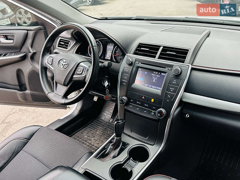 Седан Toyota Camry 2017 в Харькове