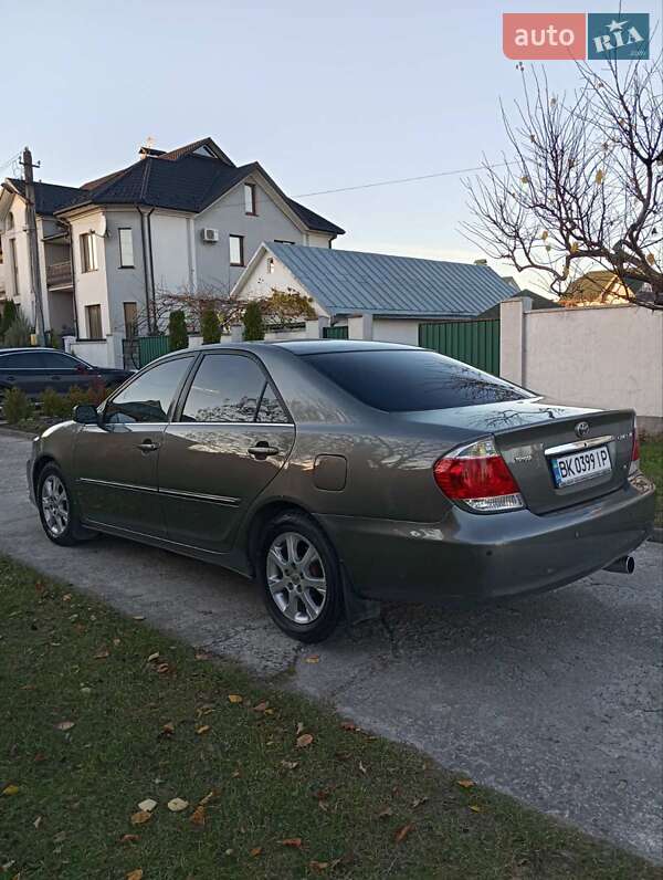 Седан Toyota Camry 2005 в Вараше фото 3 Седан Toyota Camry 2005 в Вараше