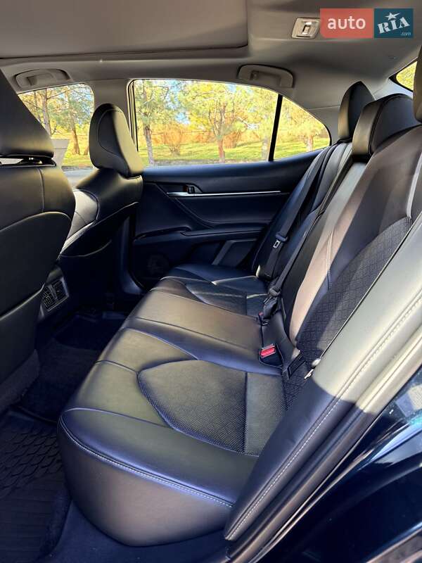 Седан Toyota Camry 2017 в Кременчуці