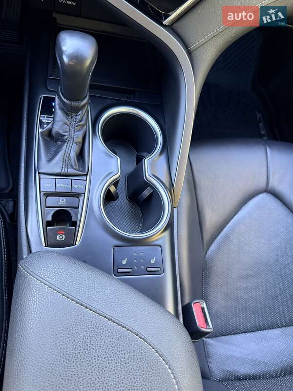 Седан Toyota Camry 2017 в Кременчуці