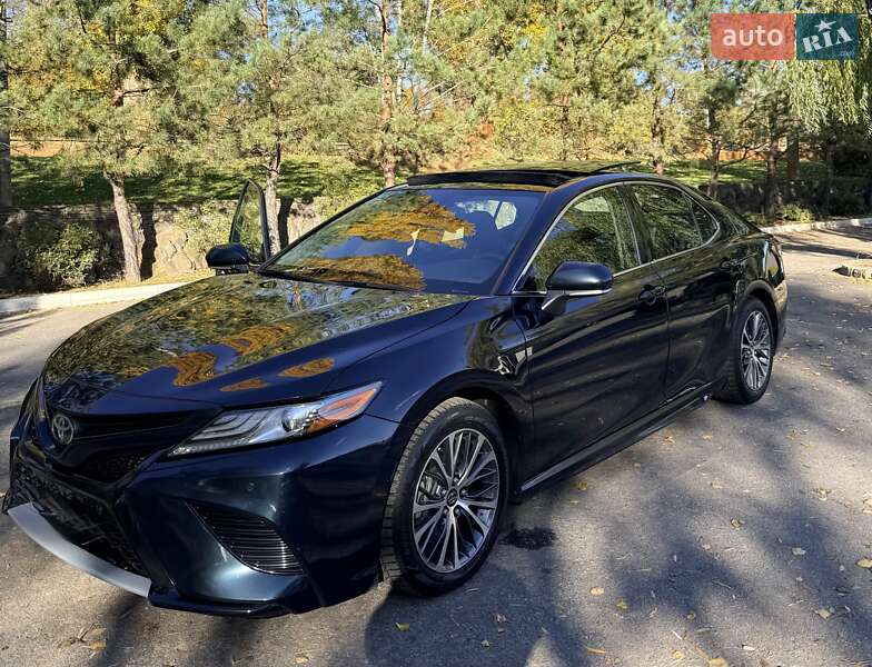 Седан Toyota Camry 2017 в Кременчуці