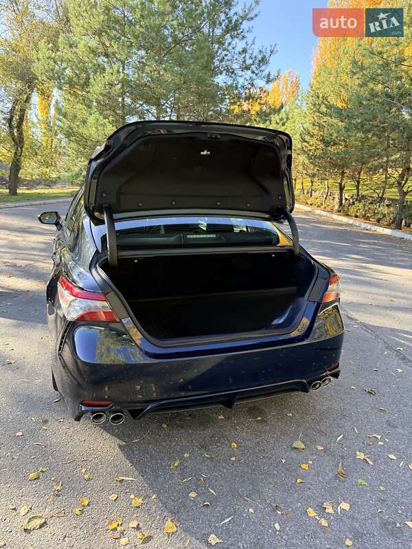 Седан Toyota Camry 2017 в Кременчуці