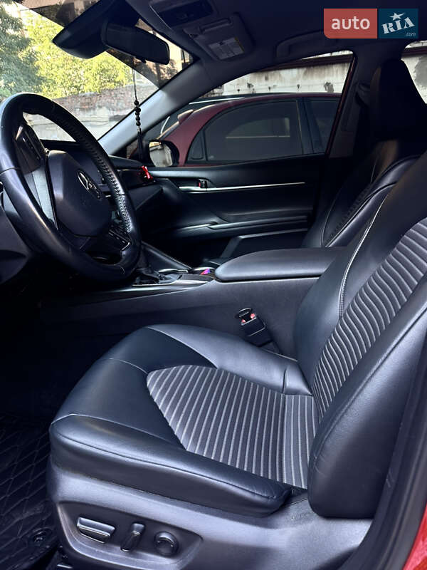 Седан Toyota Camry 2021 в Запорожье