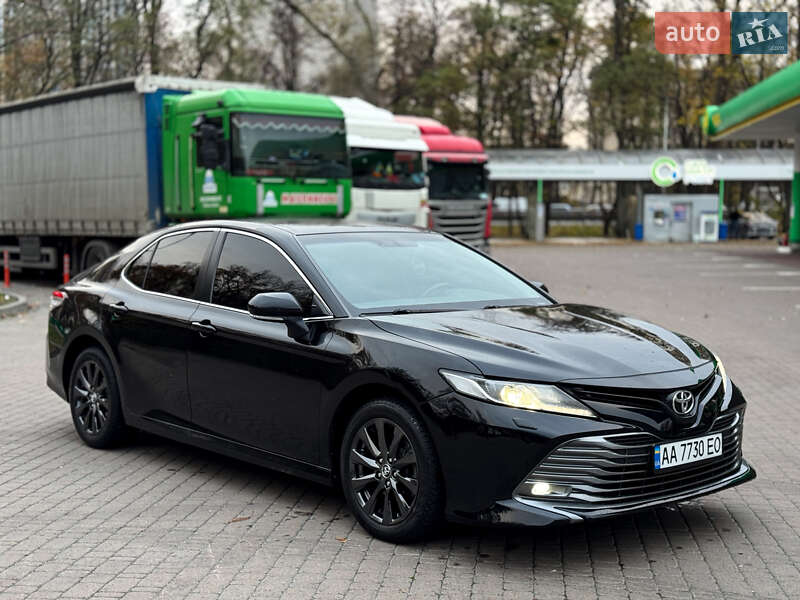 Седан Toyota Camry 2017 в Києві